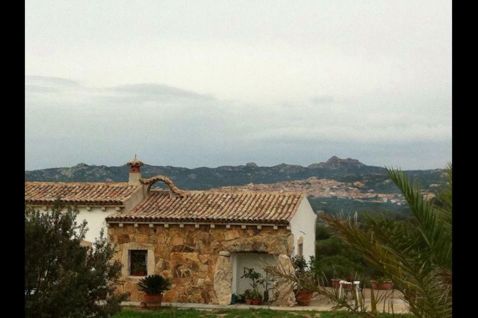 Lu Cuccumiau Country B&B Arzachena Exterior foto